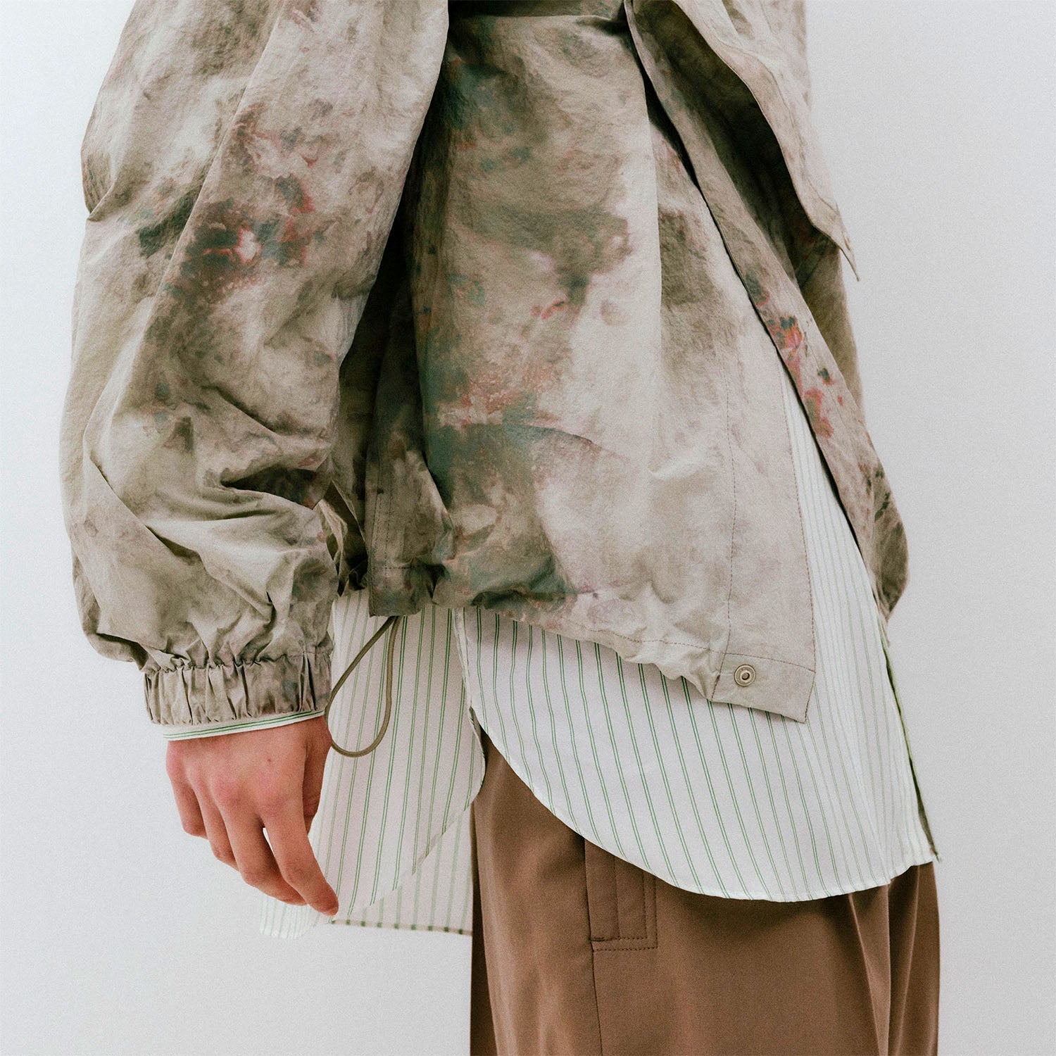 OUTER (アウター)