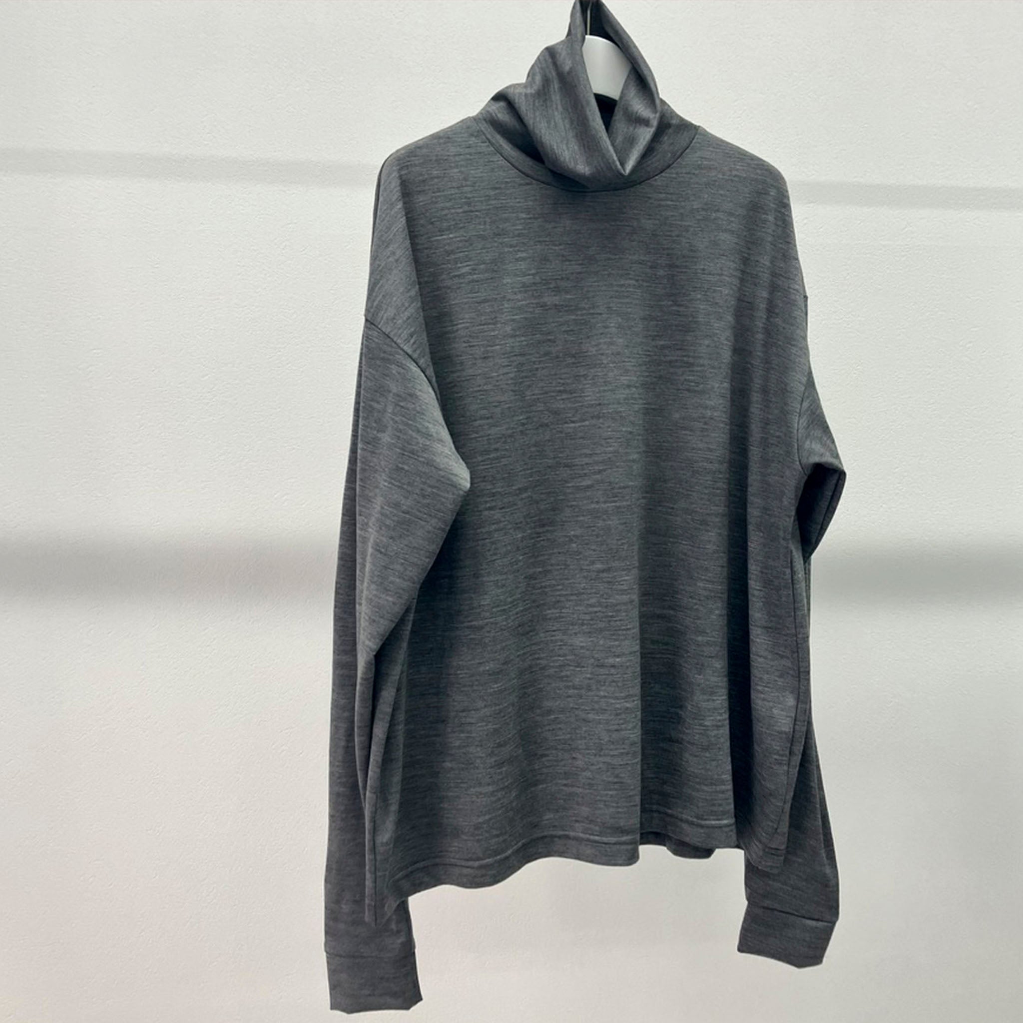 OKOLO "ORIGINAL HIGH NECK CUT AND SEW"