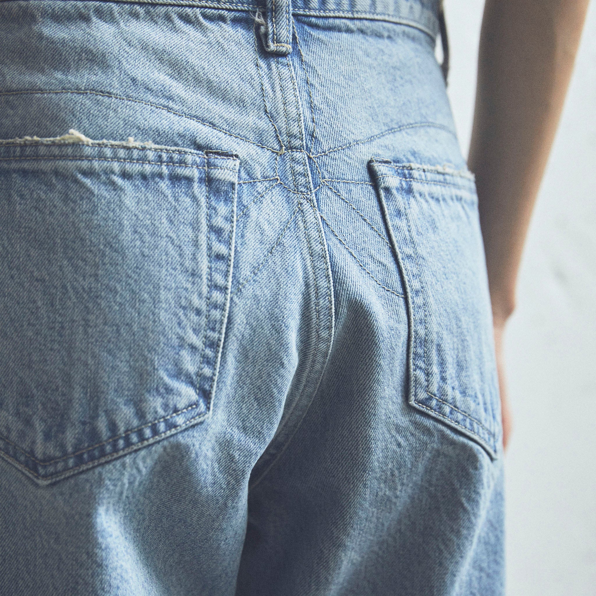 KURO "FLOWER STITCHING ON BUTTOCKS DENIM PANTS 002" フラワーステッチ セミフレアジーンズ
