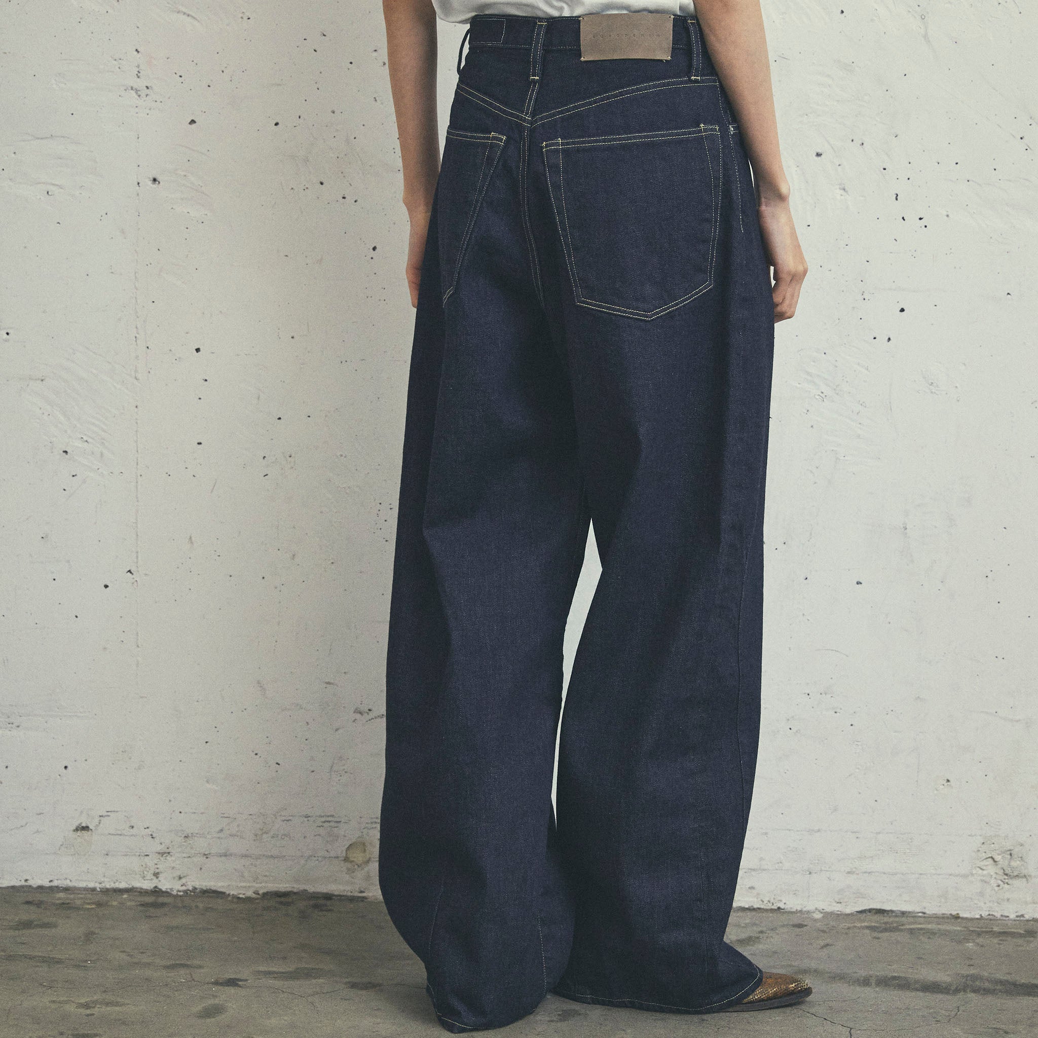 KURO "STRUCTURE DENIM PANTS" ワイド バレルデニムパンツ