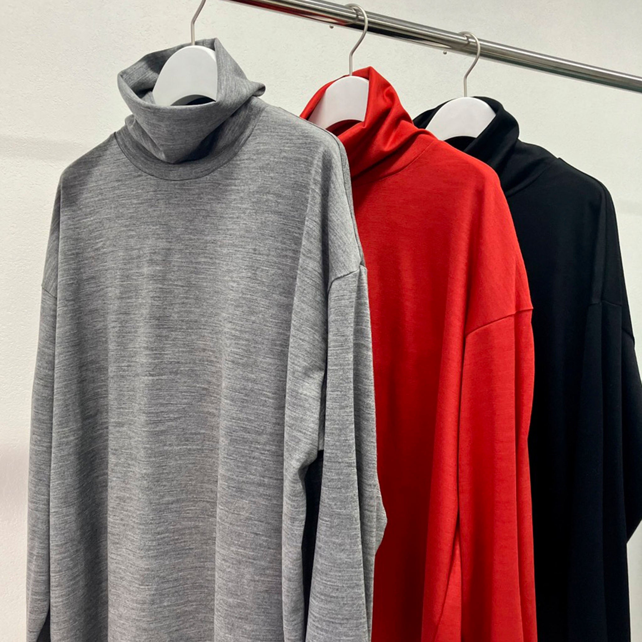 OKOLO "ORIGINAL HIGH NECK CUT AND SEW"