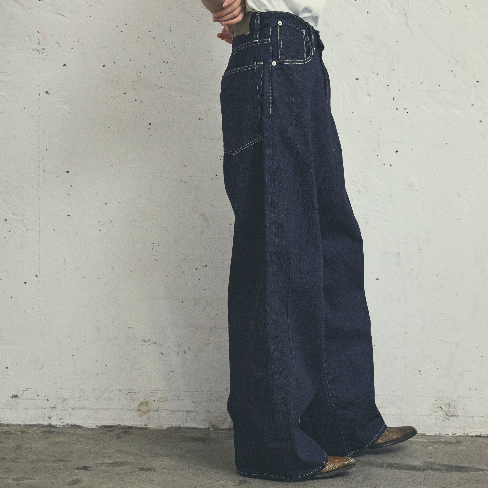 KURO "STRUCTURE DENIM PANTS" ワイド バレルデニムパンツ