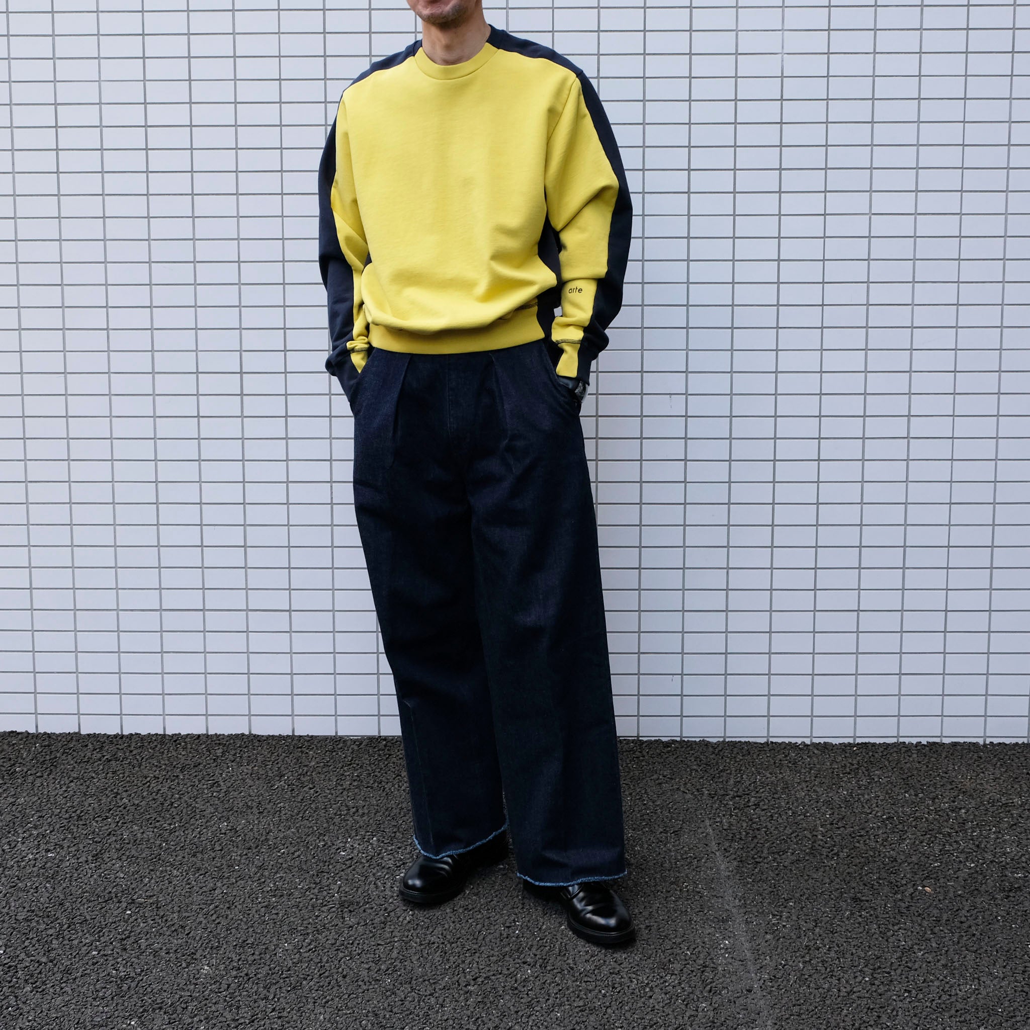 ARTE ANTWERP "BackFront Crewneck" カラースイッチ クルーネックスウェット