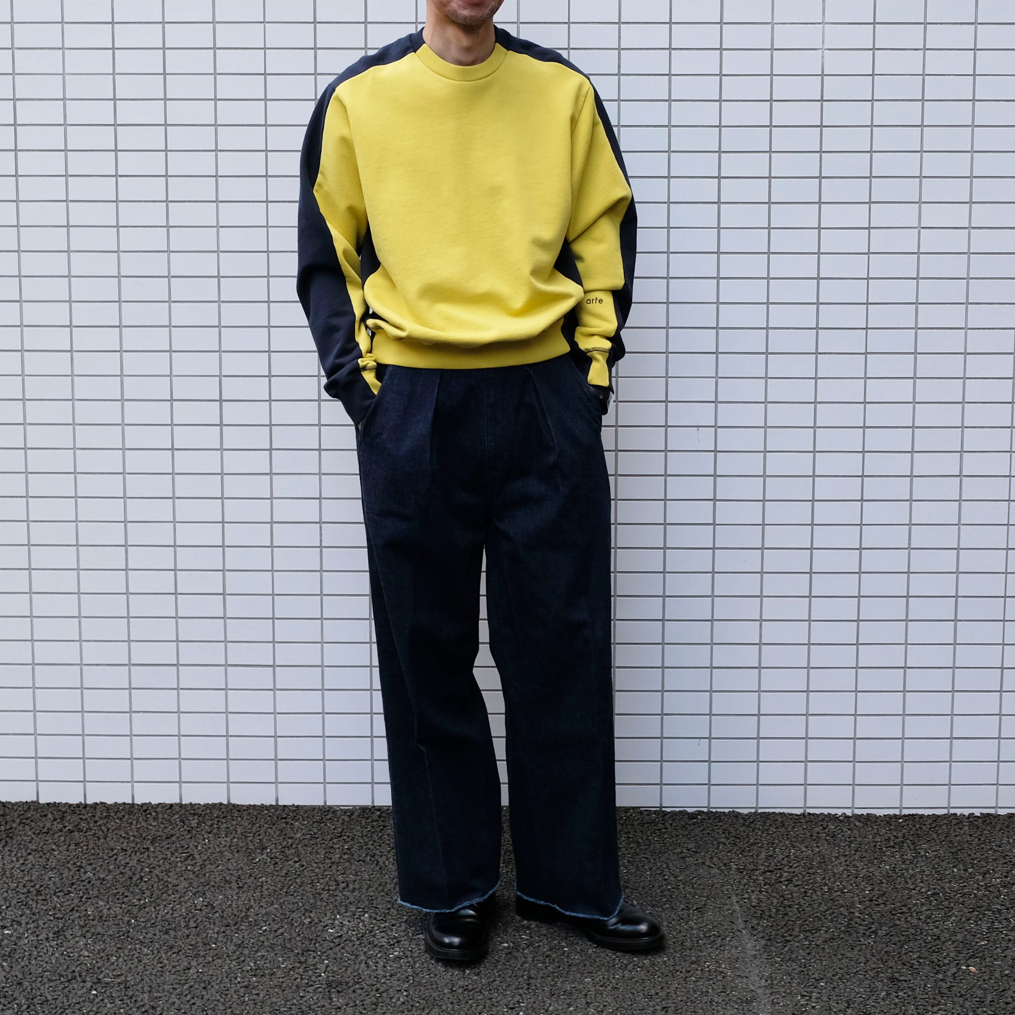 ARTE ANTWERP "BackFront Crewneck" カラースイッチ クルーネックスウェット