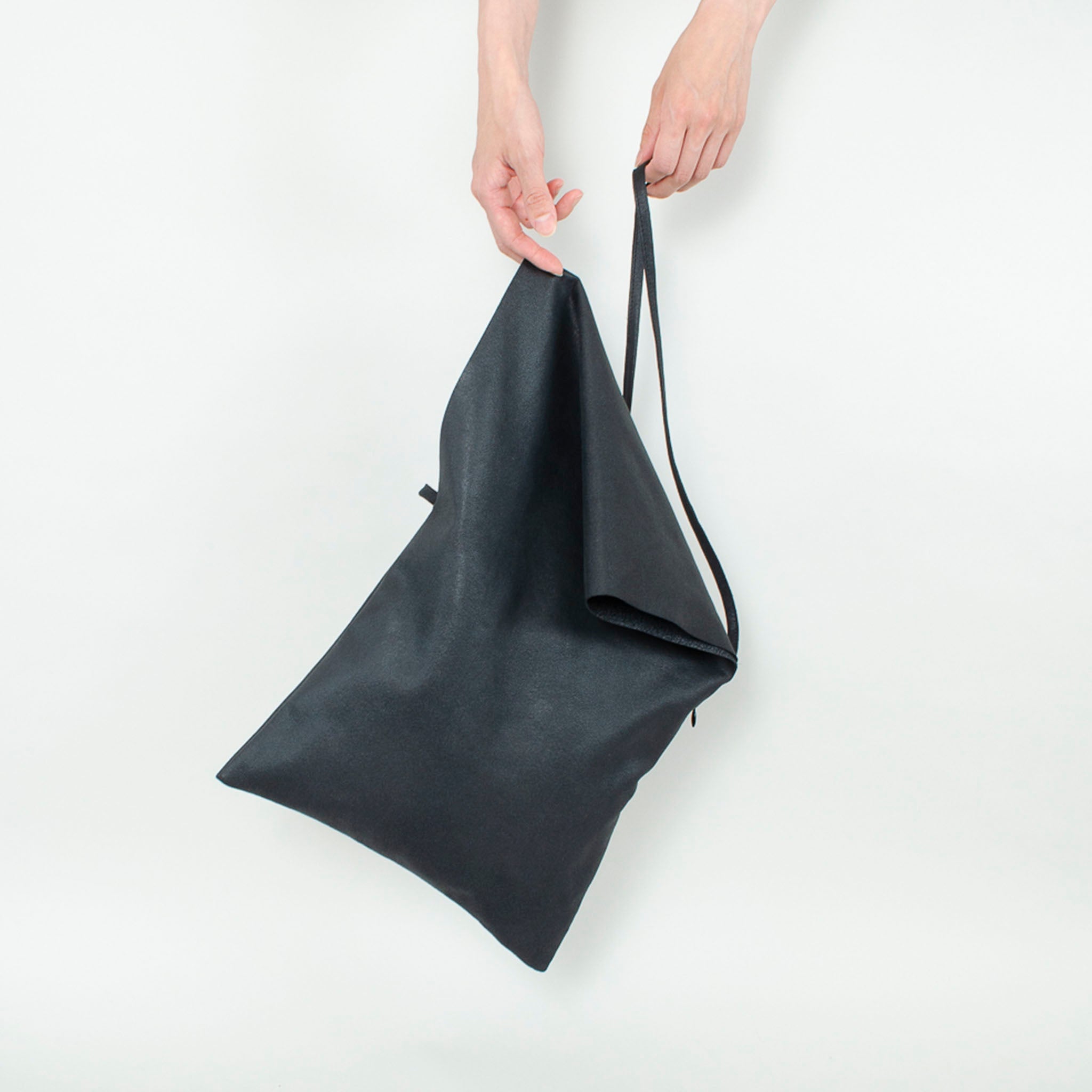 KaILI "UTOU UN" レザー コンパクトサコッシュ