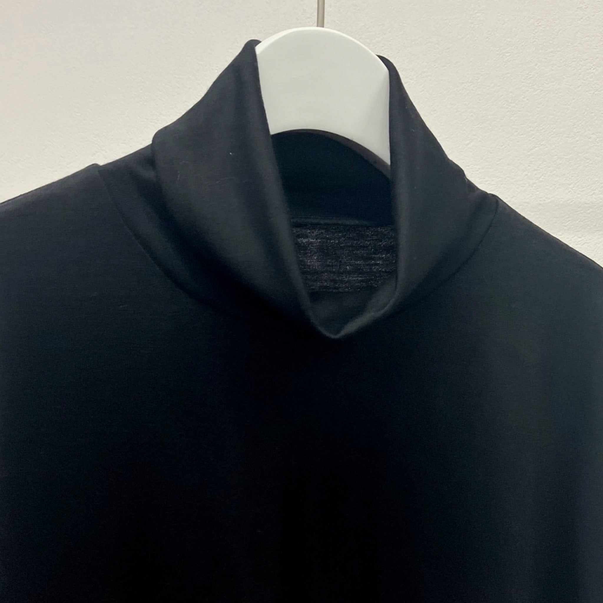 OKOLO "ORIGINAL HIGH NECK CUT AND SEW"
