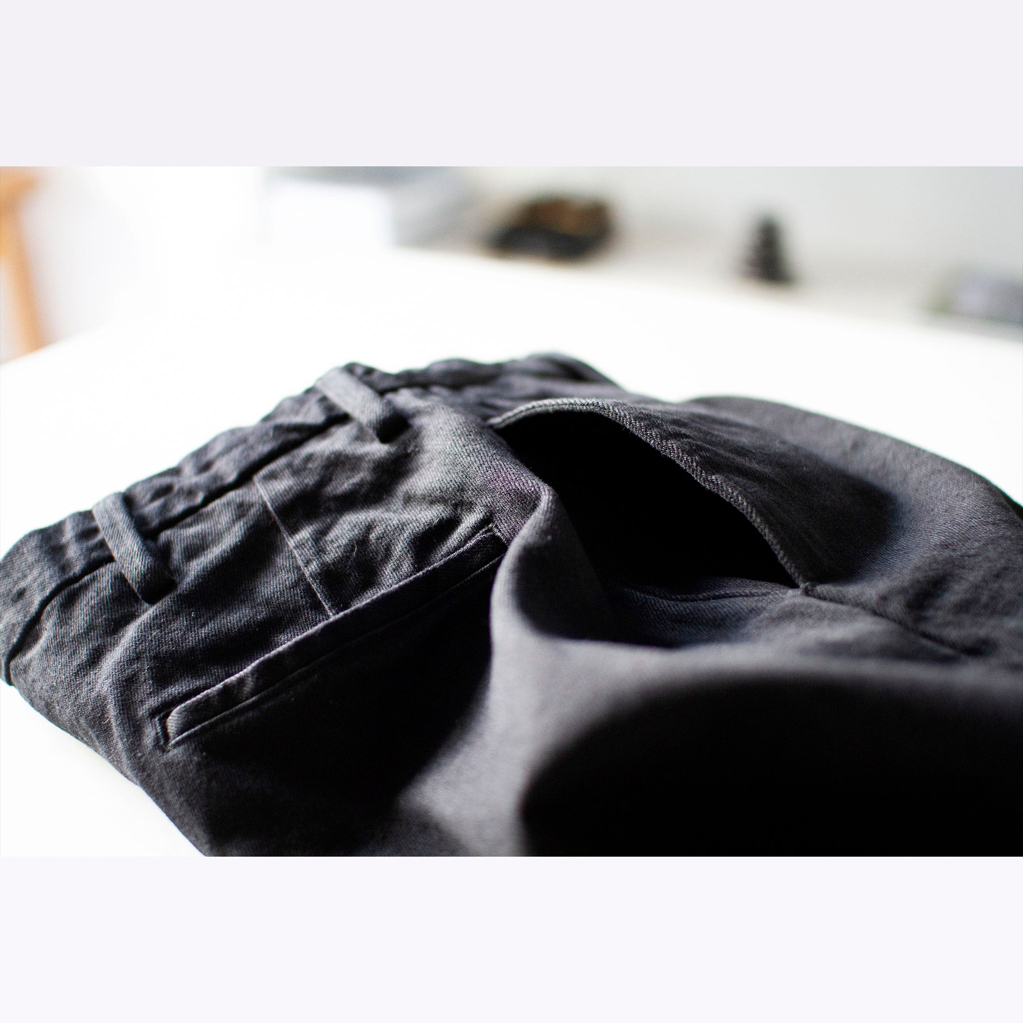 OKOLO "SIMONS JEANS" BLACK DENIM TROUSERS ブラックデニム トラウザーパンツ