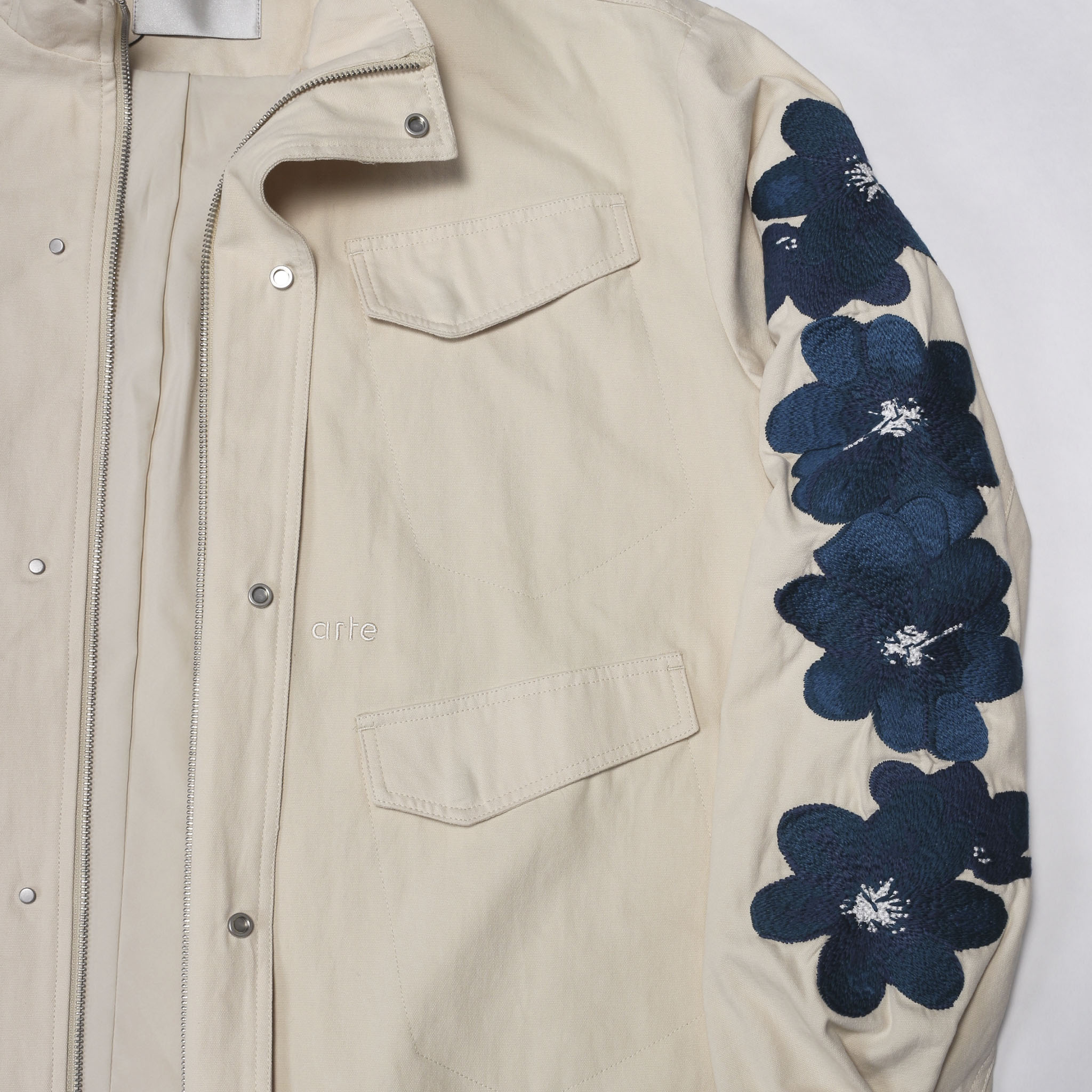 ARTE ANTWERP "Crop Jacket Flowers Sleeve" フラワー刺繍アーミージャケット