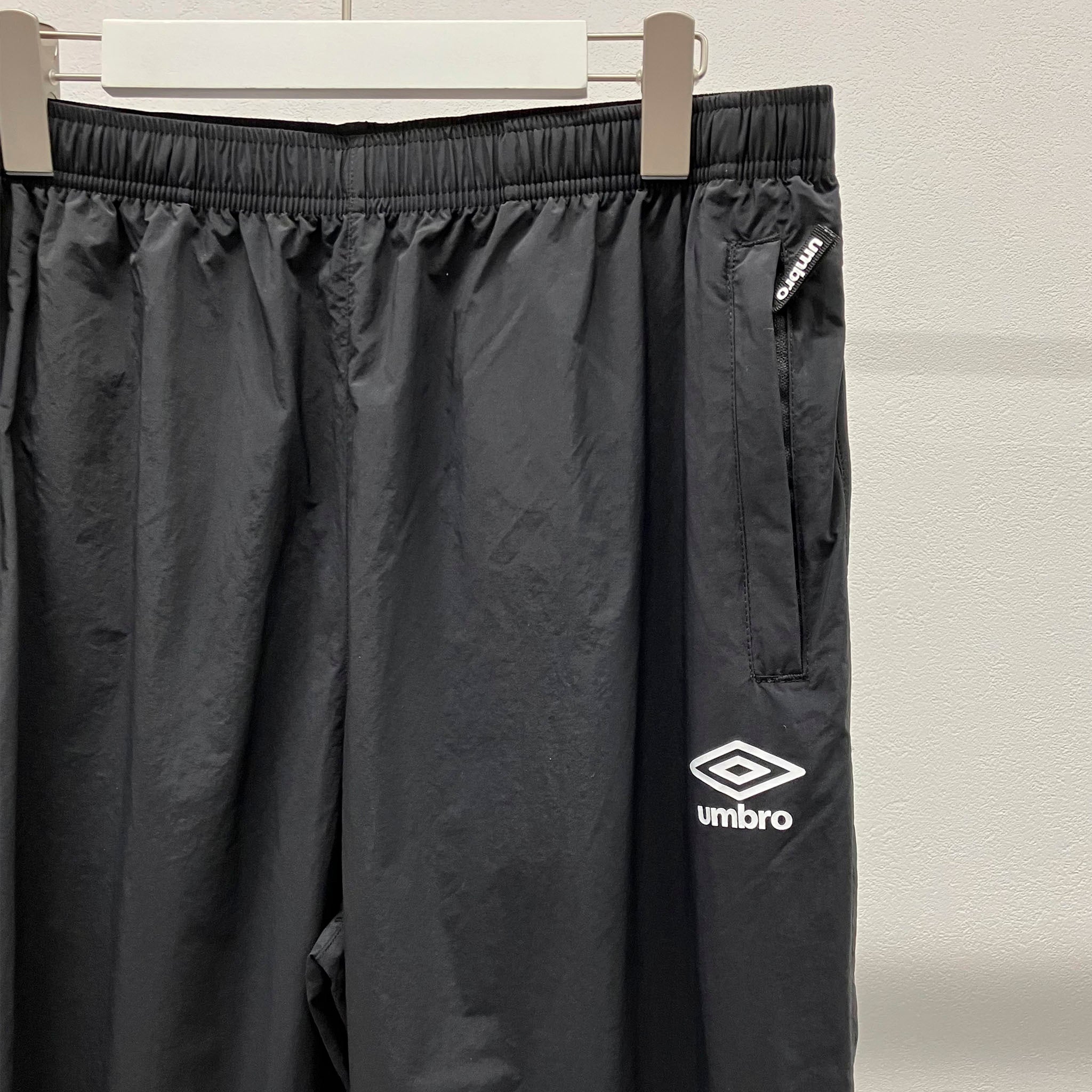 UMBRO "NYLON TRACK PANTS"  ナイロン トラックパンツ