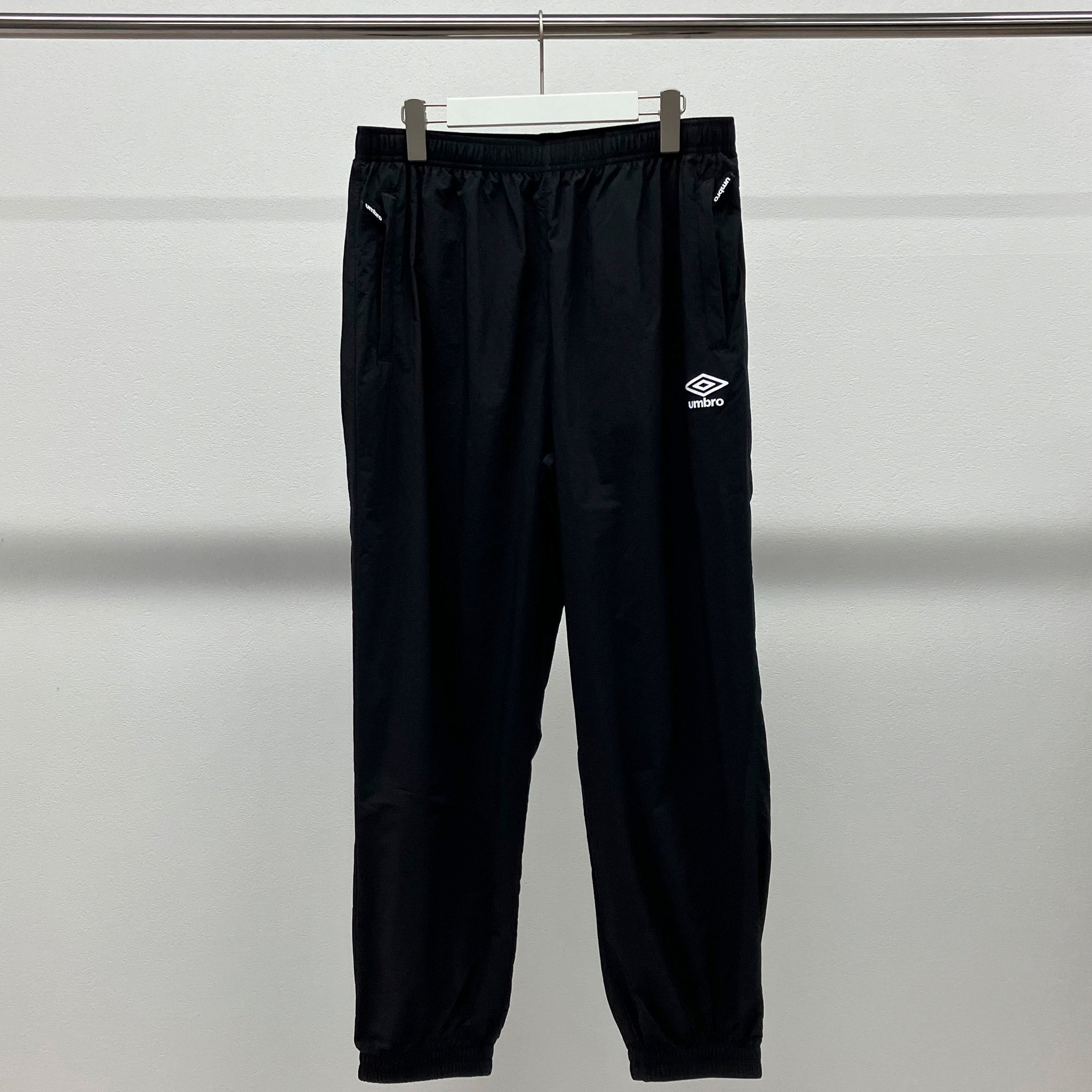 UMBRO "NYLON TRACK PANTS"  ナイロン トラックパンツ