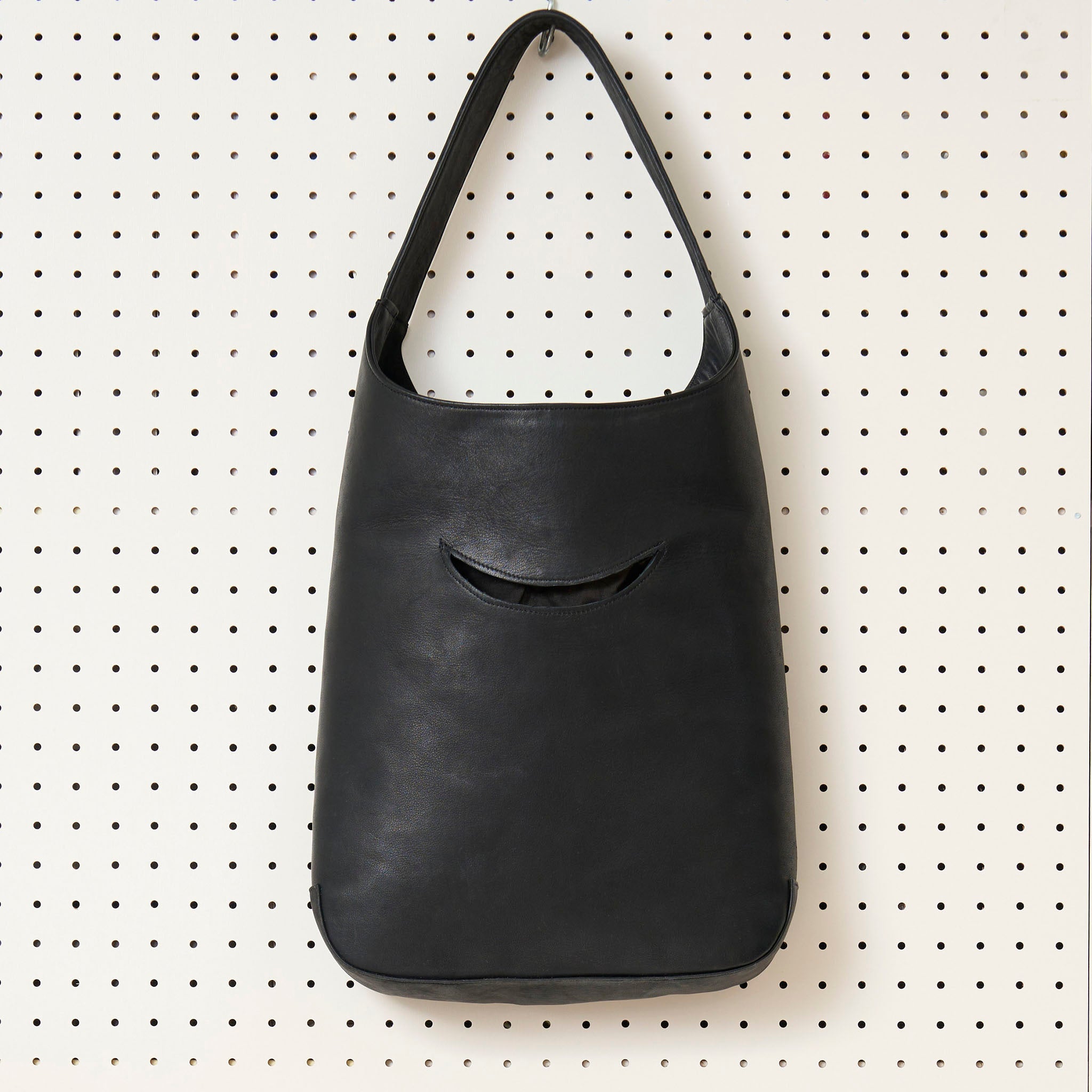 call "LEATHER SMILE BAG" レザー スマイルポケットバッグ