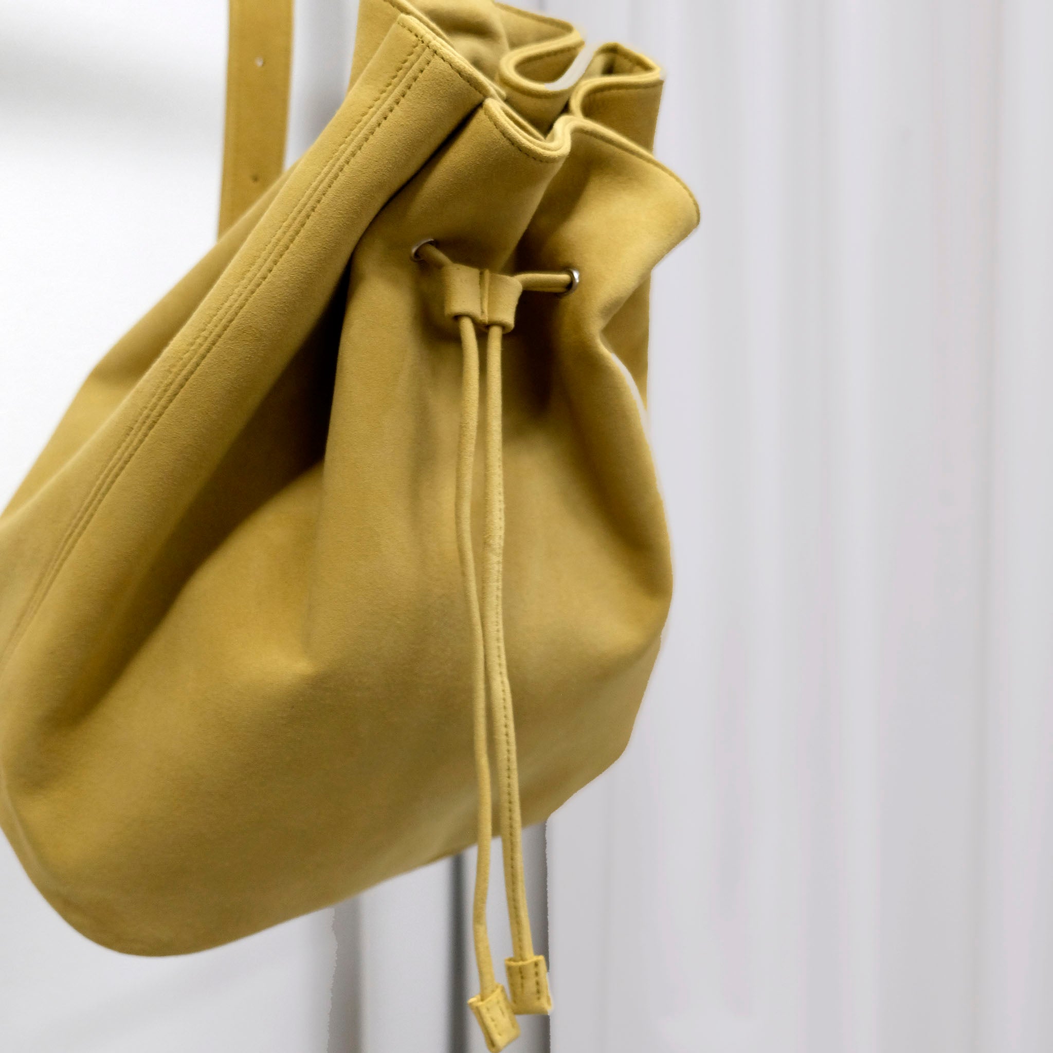 ENCOMING（インカミング）/ GATHERTING SHOULDER BAG インディアンシープレザーギャザーショルダーバッグ