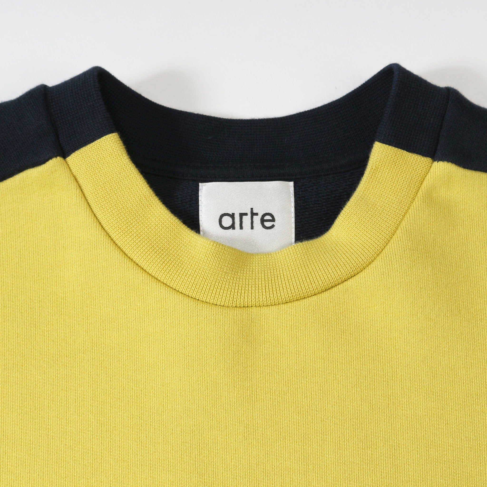 ARTE ANTWERP "BackFront Crewneck" カラースイッチ クルーネックスウェット