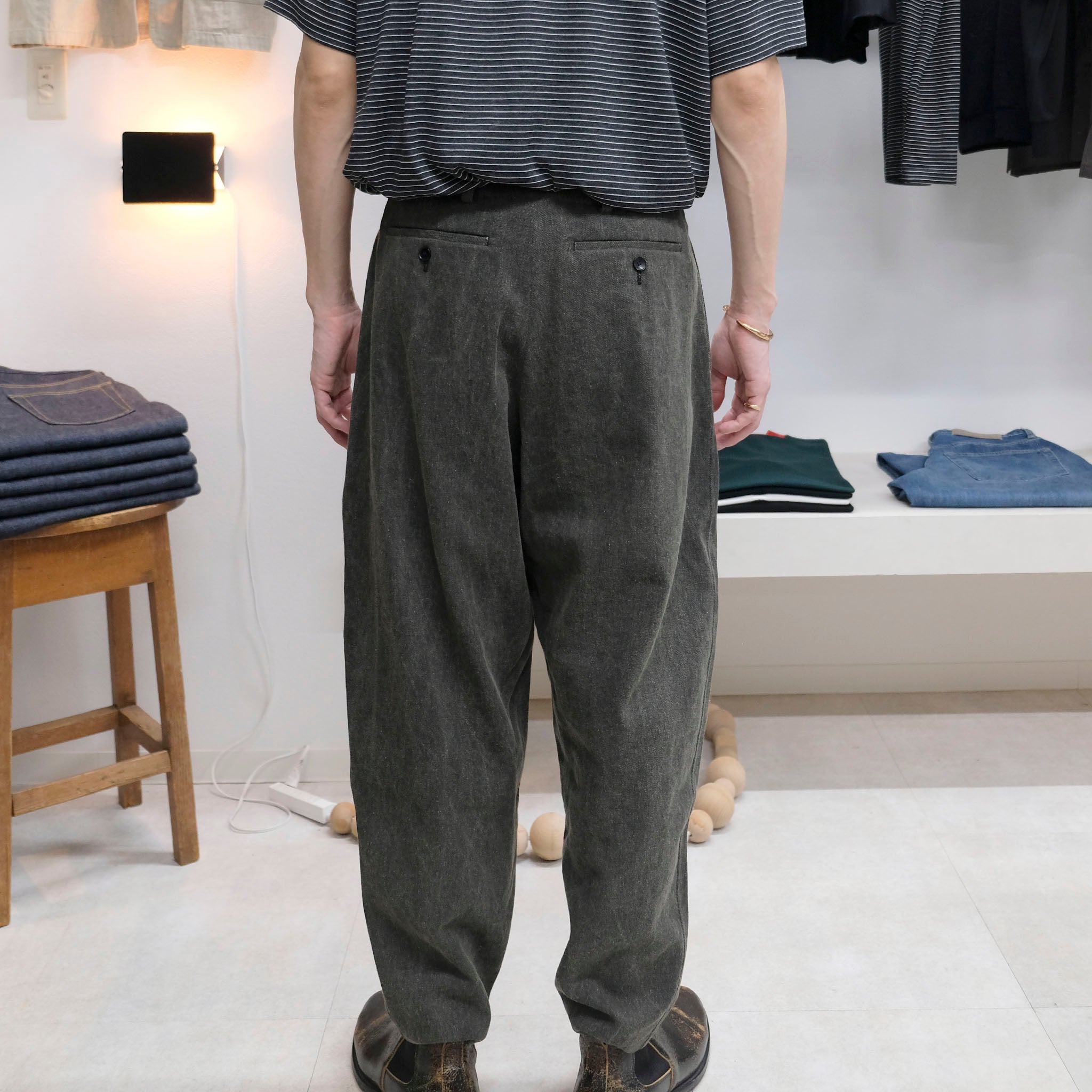 AXIS "3 Tucks Tapered Pants" ３タック テーパードパンツ