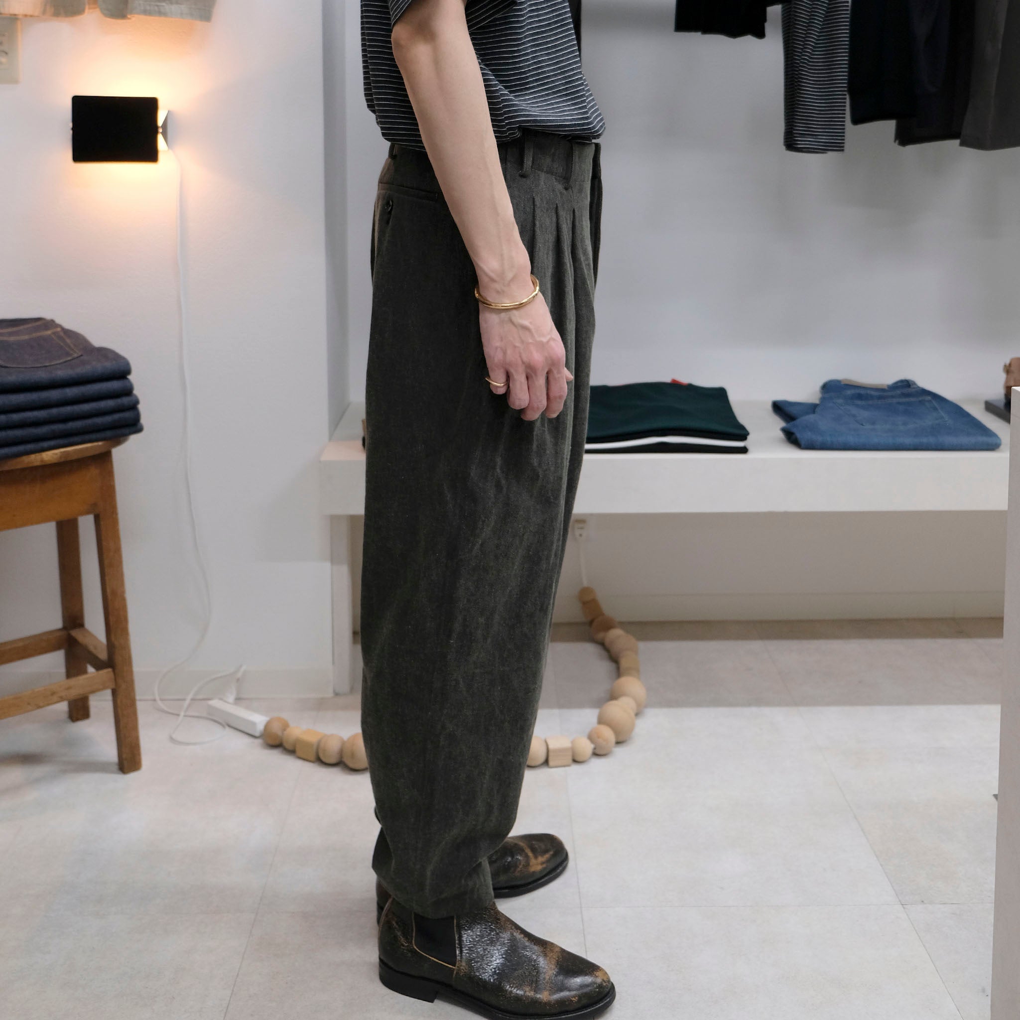 AXIS "3 Tucks Tapered Pants" ３タック テーパードパンツ
