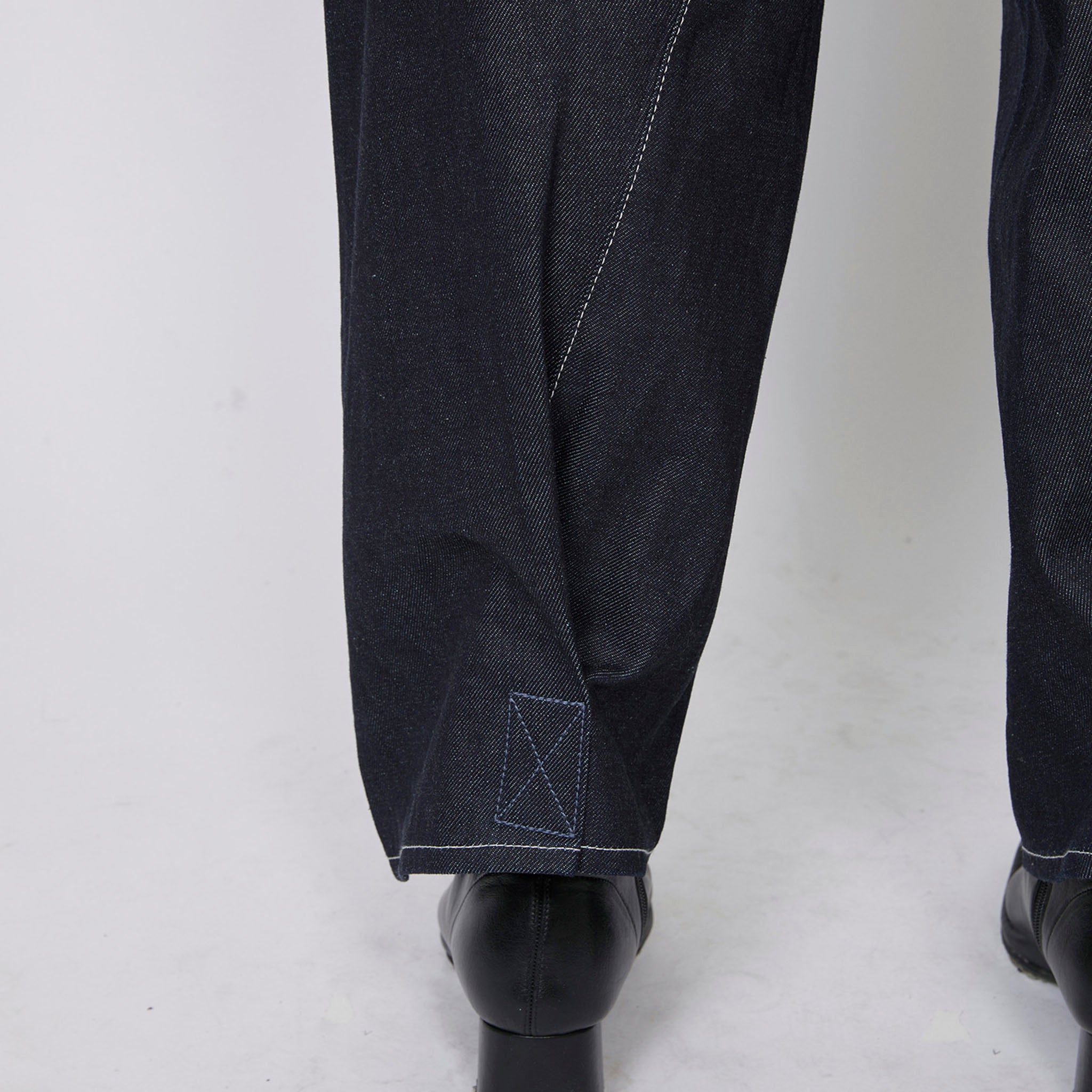 KURO "3D HEM CROSSED PANTS" 立体加工 クロップド デニムパンツ